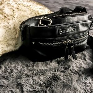❌HOLD❌KENNETH COLE Reaction Black Crossbody